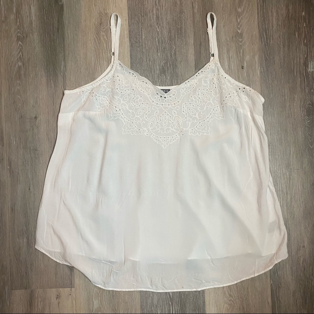 Torrid Size 2 White Sleeveless Blouse
